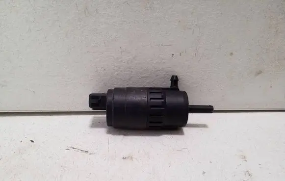 Maserati Ghibli Windscreen/windshield washer pump D28324513
