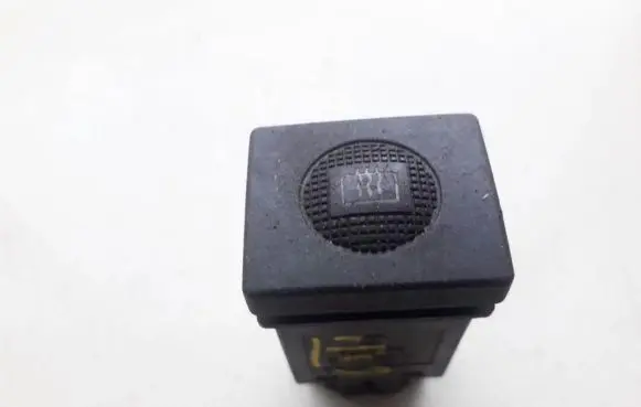 Volkswagen Golf III Windscreen/window heater switch 1H5959621