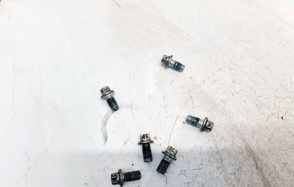 Opel Astra H Nuts/bolts 