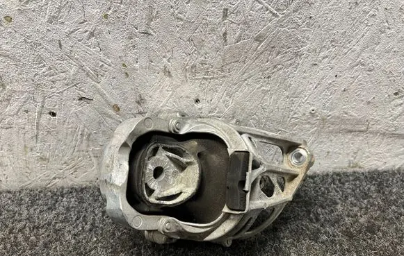 Audi Q5 SQ5 Engine mount bracket 4M0199371B 4M0199371