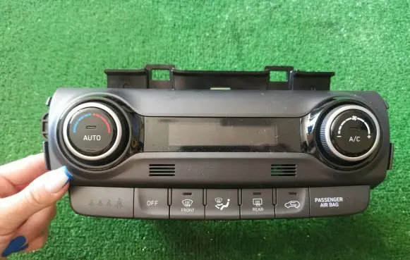 Hyundai Kona I Tailgate/trunk/boot open switch 97250J9XXX
