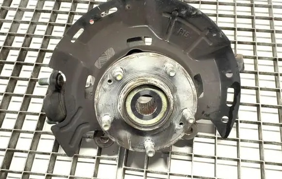 Hyundai i30 Front wheel hub spindle knuckle