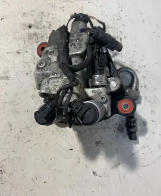 BMW 5 F10 F11 Air suspension compressor 6775258