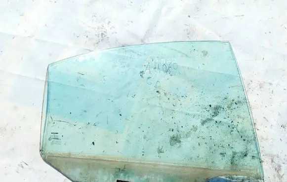 Nissan Primera Rear door window glass 43R00049
