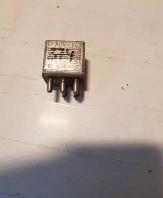 Mercedes-Benz E W124 Other relay 0015420219