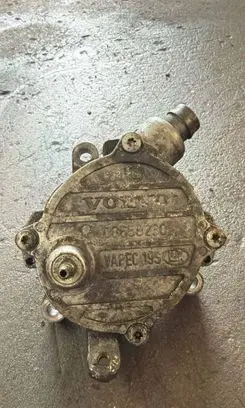 Volvo V70 Vacuum pump 08658230
