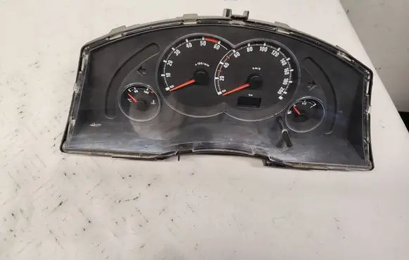 Opel Meriva A Speedometer (instrument cluster) 13201075