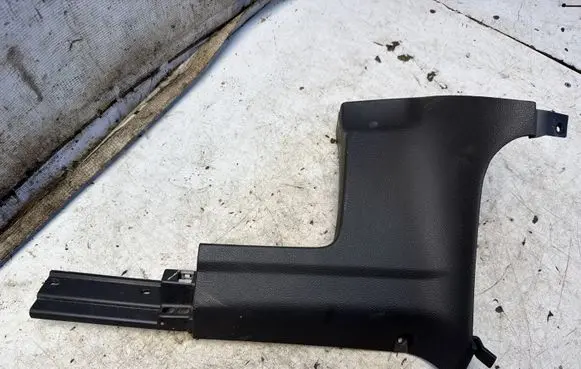 Volkswagen Golf V Dashboard lower bottom trim panel 1K1858368