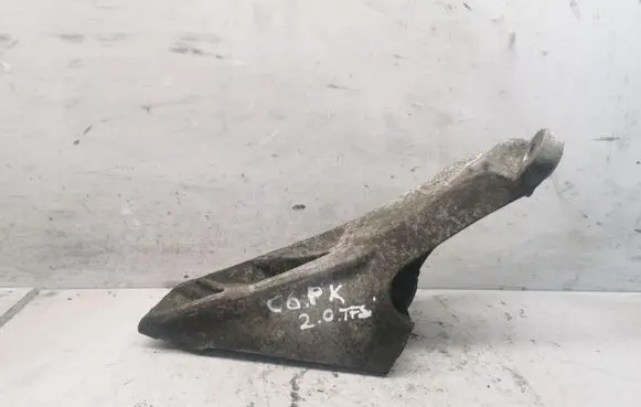 Engine mounting bracket