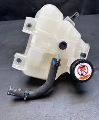 Toyota Hilux VIII Coolant expansion tank/reservoir 164700L122 108KPA
