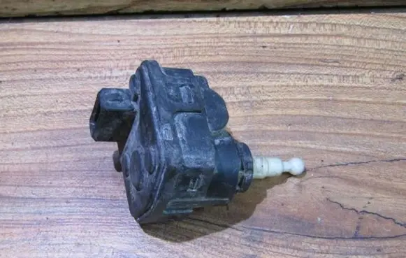 Volkswagen Golf III Headlight level adjustment motor 1h0941295c