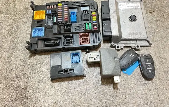 Citroen C4 III e-C4 Engine ECU kit and lock set 9853988280
