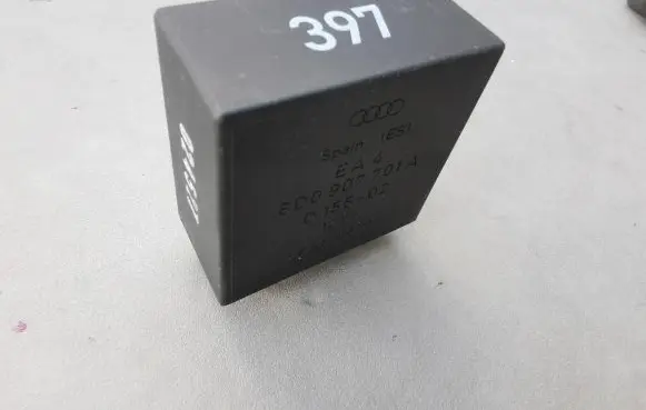 Volkswagen PASSAT B5.5 Other relay 8D0907701A D15502