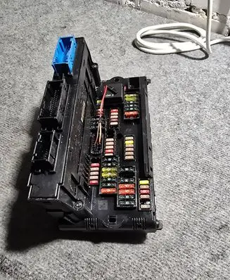 BMW 5 F10 F11 Fuse module 9234421