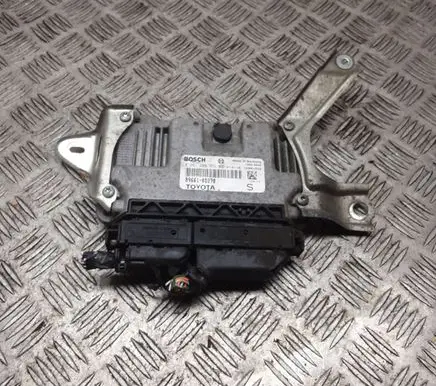 Toyota Yaris Engine control unit/module 0261208932 896610D270