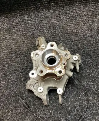 BMW 3 G20 G21 Rear wheel hub spindle/knuckle 6898482 9898482