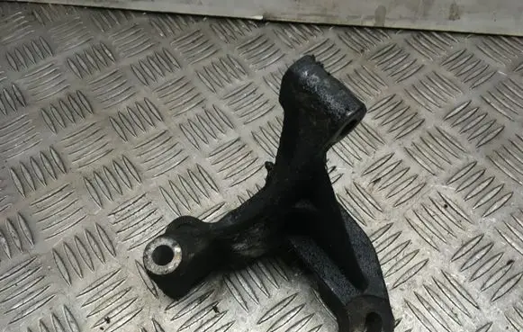 Ford Mondeo Mk III Engine mounting bracket