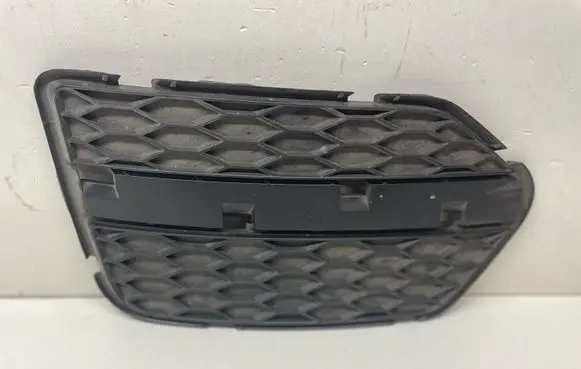Audi Q3 8U Front bumper lower grill 8U0807151F