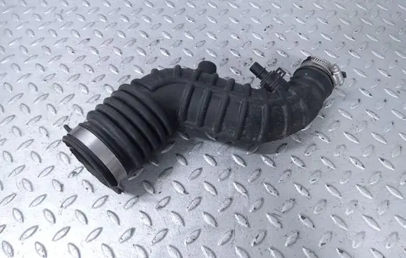 Nissan Pulsar Turbo air intake inlet pipe/hose QA1024757