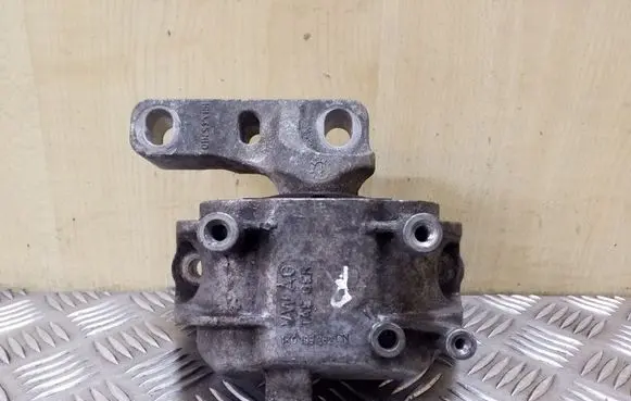 Volkswagen PASSAT B7 Engine mount bracket 1K0199262CN