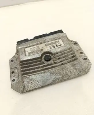 Renault Clio III Engine control unit/module 8200461733 215859486A 8200693067