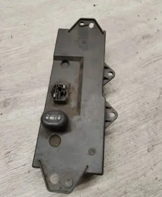 Chrysler Pacifica Electric window control switch 04685982AE