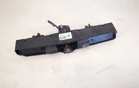 Opel Zafira B Hazard light switch 13100105xf