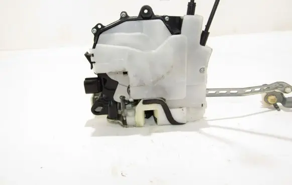 Mitsubishi Outlander Front door lock