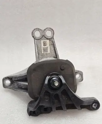 Engine mount bracket