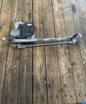 Audi Q7 4M Front wiper linkage and motor 4M8955023