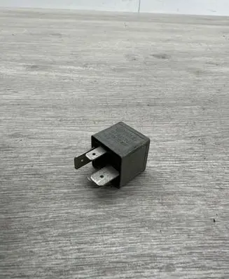 Volkswagen PASSAT B4 Other relay 191937503 V23134J52X228