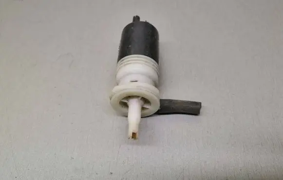 Chrysler Voyager Windscreen/windshield washer pump M1007C