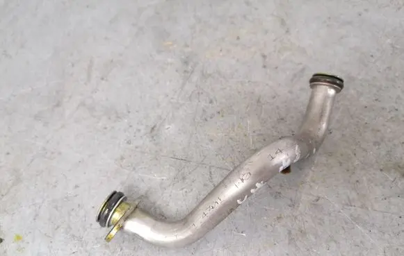 Volkswagen PASSAT B8 Engine coolant pipe/hose 04E145735C