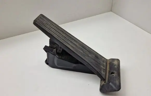 BMW 4 F32 F33 Accelerator throttle pedal 6853175