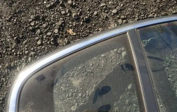 Volvo S80 Rear vent window glass as2