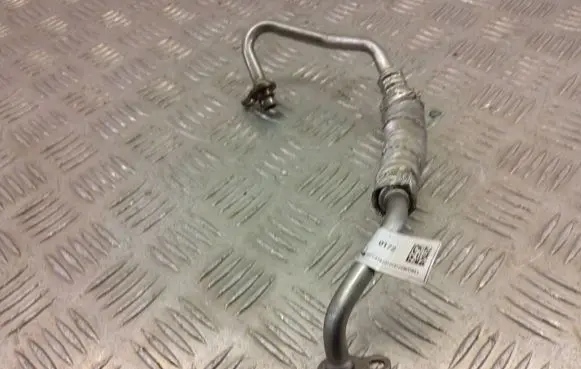 BMW X1 F48 F49 Oil fill pipe 7617532