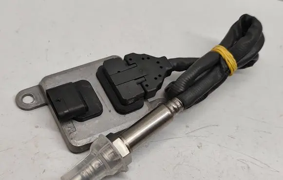 Mercedes-Benz C W205 Lambda probe sensor A0009051512 0009051512