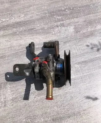 Nissan King Cab, Navara Power steering pump