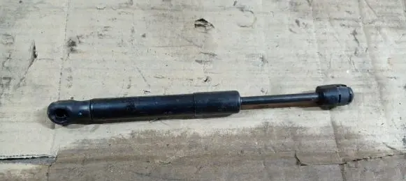 Chevrolet Camaro Tailgate/trunk strut/damper 84110662