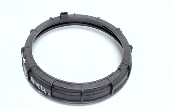 Opel Grandland X In tank fuel pump screw locking ring/nut 9685960380