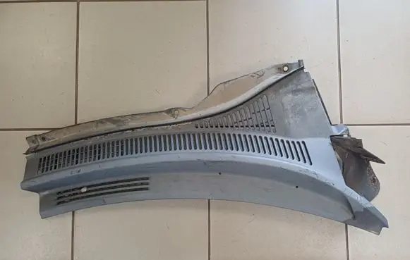 Suzuki Swift I Wiper trim