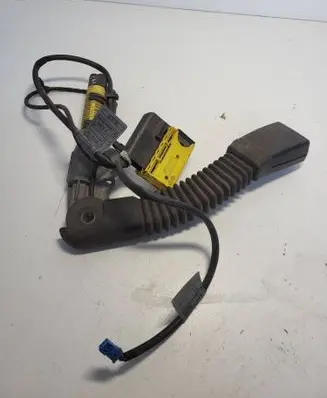 BMW X5 E53 Front seatbelt buckle 33028130