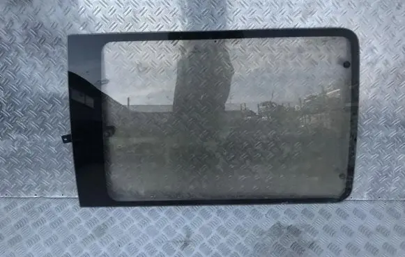Nissan Serena Rear side window