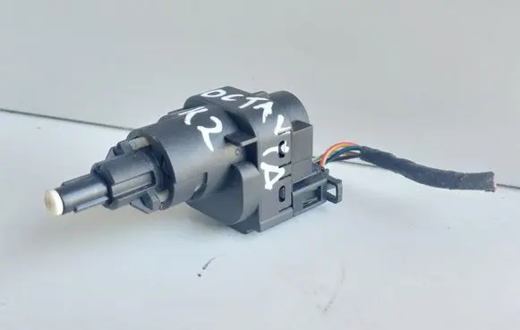 Skoda Octavia Mk2 (1Z) Brake pedal sensor switch 6Q0945511