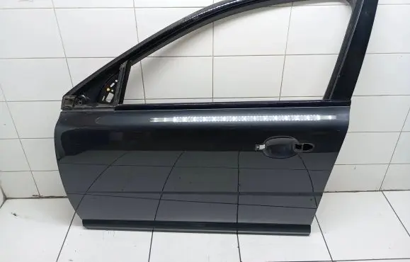 Volvo V70 Front door