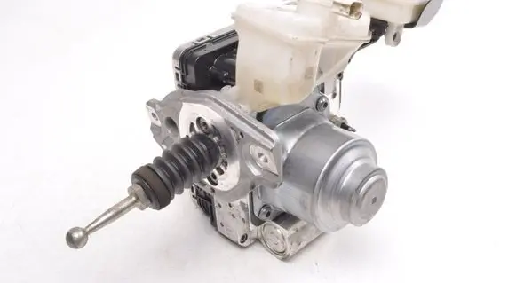 Volvo XC60 Master brake cylinder 32333638