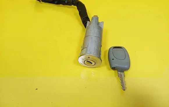 Renault Twingo I Ignition lock 