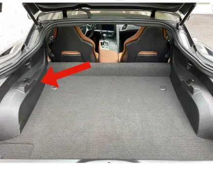 Trunk/boot lower side trim panel