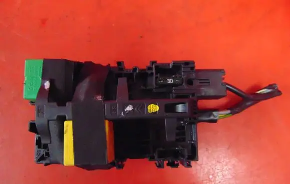 Peugeot 208 Fuse module 9666232680