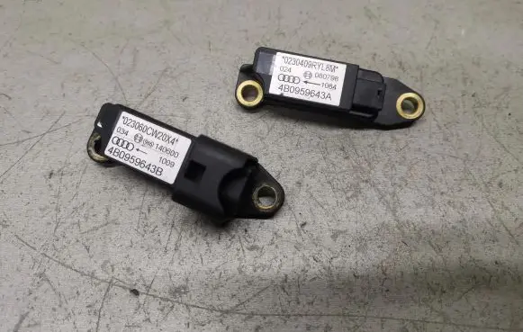 Audi A6 S6 C5 4B Airbag deployment crash/impact sensor 4B0959643A 4B0959643B